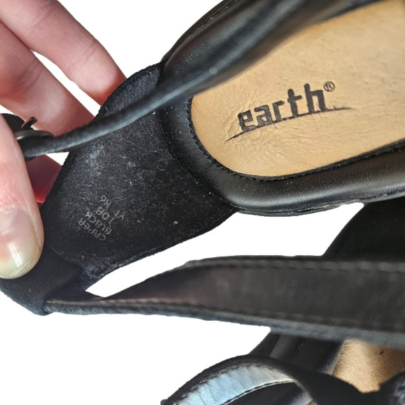 EARTH Caper Suede Wedge EUC - Picture 9 of 9